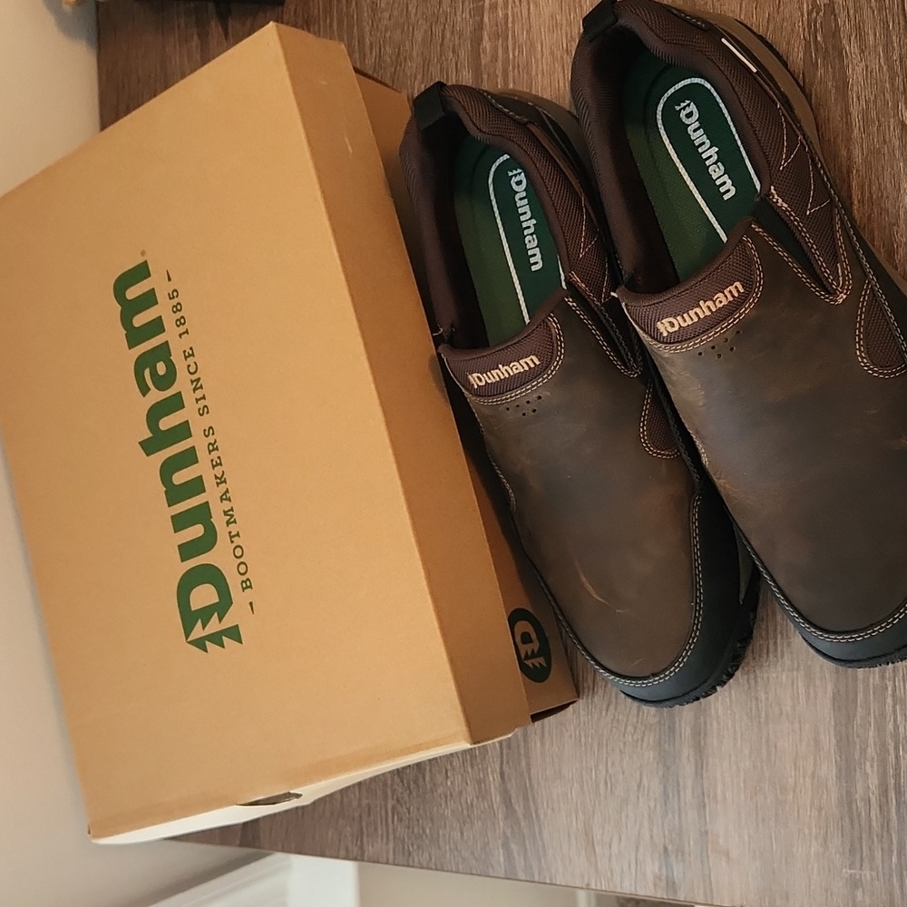 NEW Men's Dunham sneakers